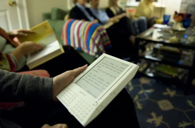 Kindle Users Embrace Jailbreaking as Amazon Ends Support