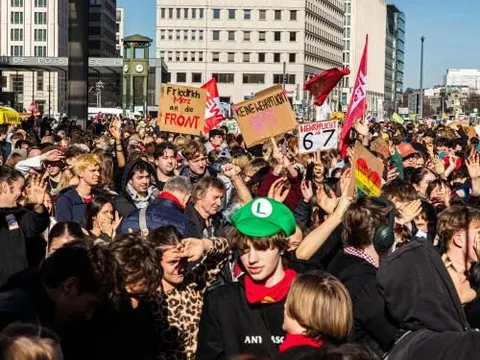 German Pupils Plan Mass Strike Against Rearmament - More Than 50,000 Pupils Expected To Strike Over German Rearmament Policy