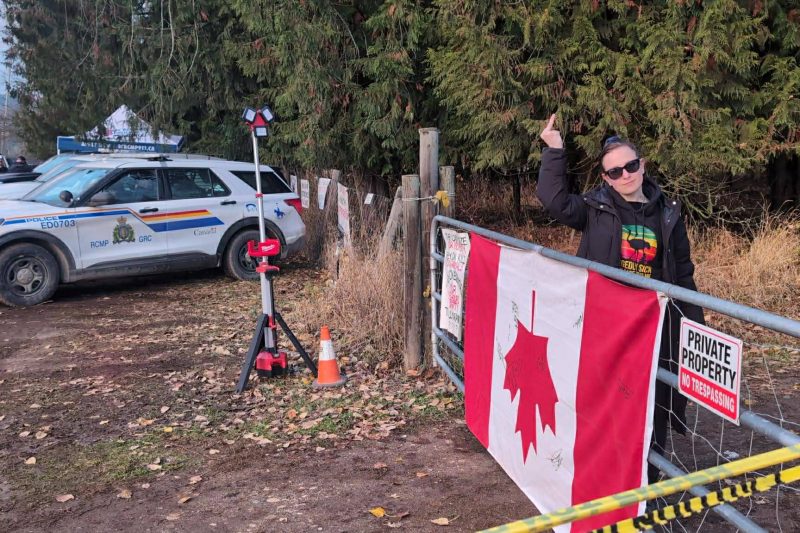 B.C. Neighbors Sue RCMP and CFIA Over Ostrich Farm Incident - Government, RCMP, CFIA Sued By B.C. Ostrich Farm Neighbours