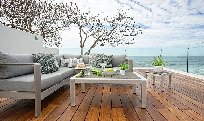 Transforming Coastal Retreats into Cherished Homes - Love Lives Here: Turning Beach Houses Into Forever Homes