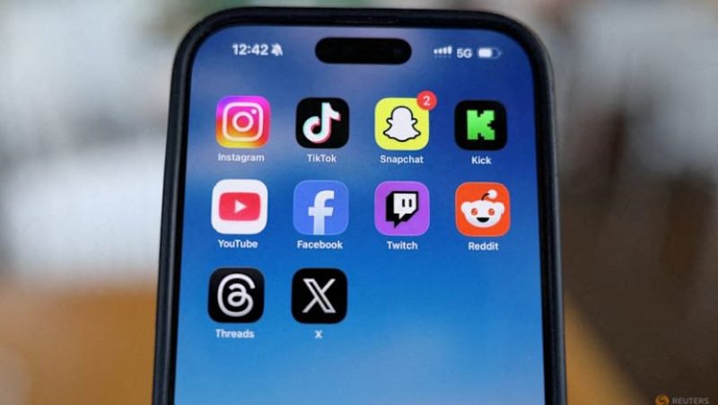 Poland's Ruling Party Proposes Social Media Ban for Minors - Polish Ruling Party Plans Social-media Ban For Children Under 15