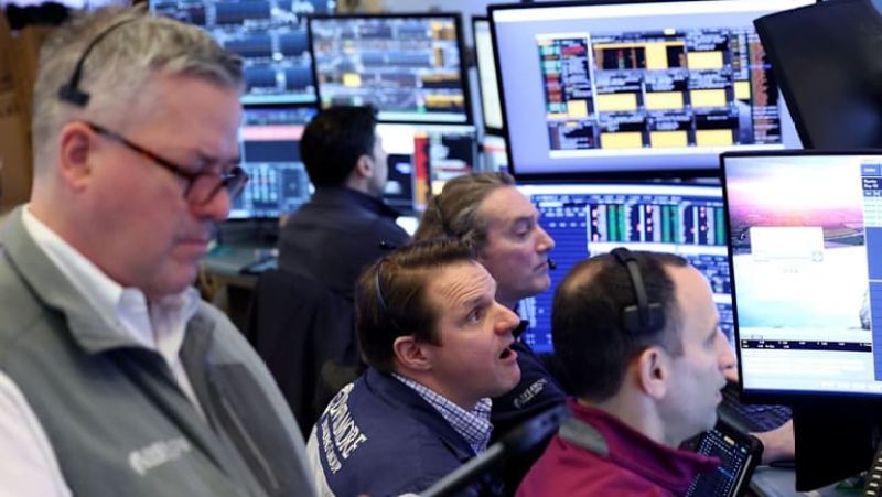 US Stocks Climb as Tech Sector Shines Amid Global Tensions - Tech Leads US Stocks Rally; Renewed Geopolitical Strife Boosts Oil, Gold
