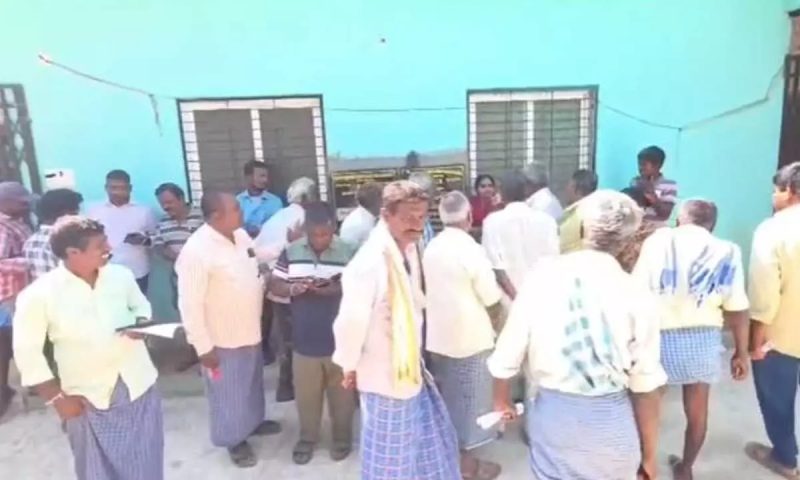 Farmers Protest Online Urea Distribution in Veliminedu - Tension Erupts At Veliminedu PACS Centre Over Online Urea Distribution