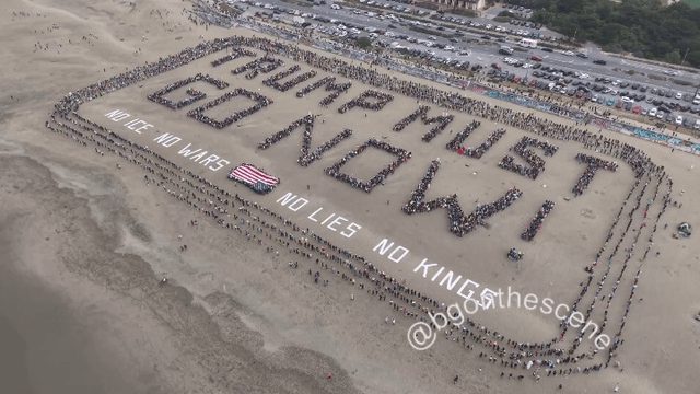 San Francisco's Ocean Beach Hosts Third No Kings Protest - Californians Formed A Human Banner At Ocean Beach In San Francisco, California, For The Third No Kings Protests.
