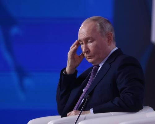Putin Urges Oligarchs to Fund Russia's Defence Spending - Putin Asks Oligarchs To Donate To Russia’s Dwindling Defence Budget