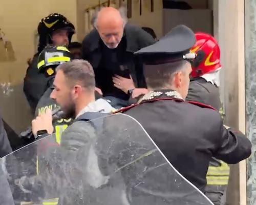 Daring Bank Heist in Naples Ends with Hostage Rescue - Armed Robbers Hold 25 People Hostage At Naples Bank Before Fleeing Through Hole In Floor