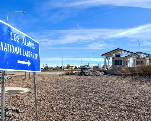 Conspiracy Theories Link Missing Scientists to UFOs and China - Conspiracy Theory Over UFOs And Missing Scientists Spreads From Web To White House