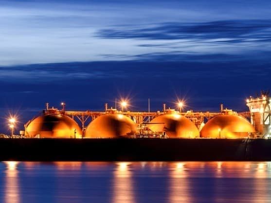 Qatar's LNG Carriers Grounded: Nearly 50 Tankers Idle in Asia - Nearly 50 Qatar LNG Tankers Sit Idle Across Asia