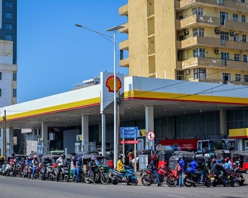 Sri Lanka Adopts Four-Day Work Week Amid Fuel Crisis - Sri Lanka Brings In Four-day Week To Eke Out Stocks Of Oil And Gas Hit By Iran War