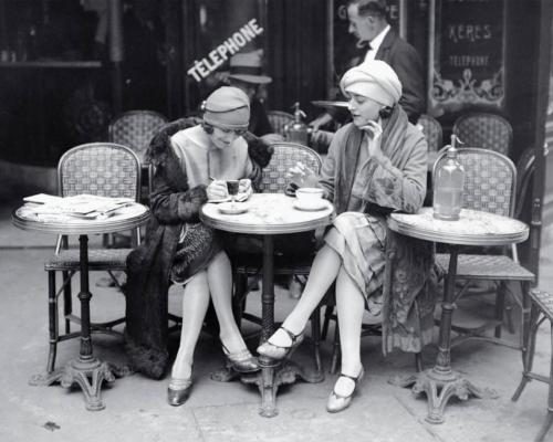 Paris Sees Unprecedented Surge in Spring Tourists - Tourists Flock To Paris, Cheapest Capital In Europe – Archive, 1926