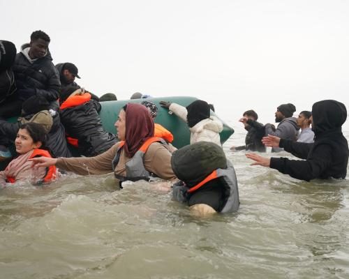 UK Boosts Funding to France for Channel Migration Control - UK To Pay France Another £660m To Curb Channel Crossings