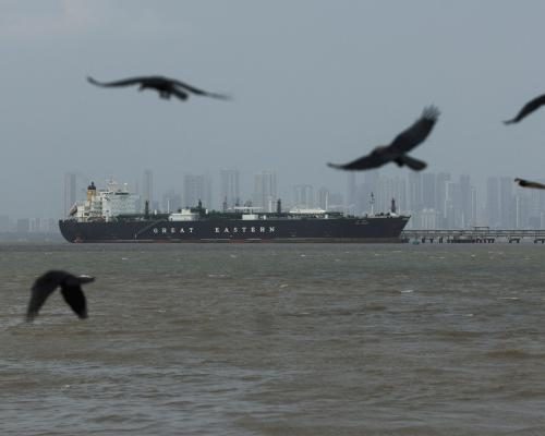 US and Iran Engage in Indirect Talks to Extend Ceasefire - US And Iran In Indirect Talks To Extend Two-week Ceasefire