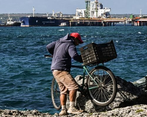 Cuban Oil Diplomacy: Signs of Thawing Relations with the US - Cubans Study Oil Tanker Diplomacy For Signs Of Progress In Secret Talks With US