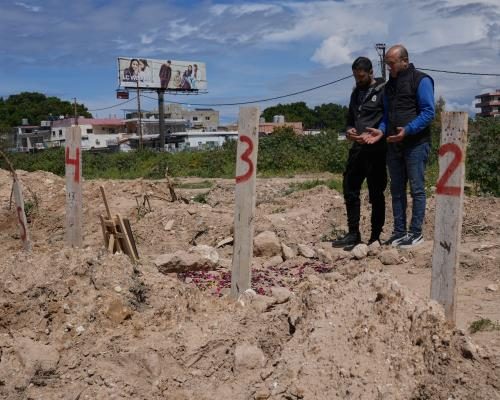 War Forces Lebanese to Bury Loved Ones in Temporary Graves - Lebanese Forced To Bury Their Dead Twice As War Robs Them Of Final Goodbyes
