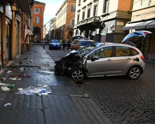 Car Plows Into Pedestrians in Modena, Causing Multiple Injuries - Seven People Injured After Man Drives Car Into Pedestrians In Northern Italy
