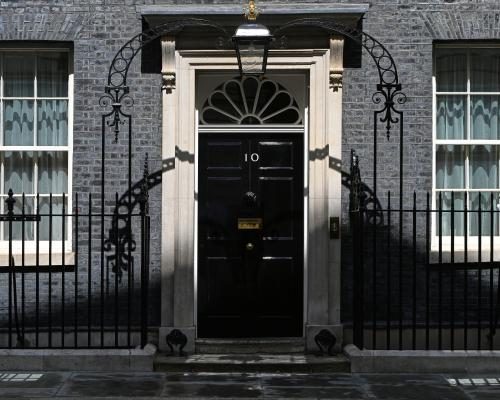 Labour's Starmer Faces Internal Pressure Amid Unpopularity - Starmer Ally Admits Prime Minister Is ‘unpopular’ But Warns Of ‘chaos’ If Leadership Contest Triggered – UK Politics Live