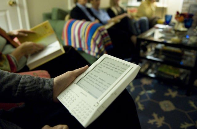 Kindle Users Embrace Jailbreaking as Amazon Ends Support - Users Turn To Jailbreaking Their Older Kindles As Amazon Ends Support