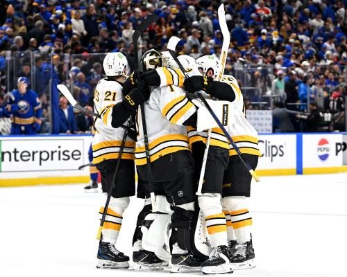 Buffalo Fans Unite, Sing Canadian Anthem Amid Tensions - Thousands Of US Hockey Fans Sing Canadian Anthem Amid Tensions Between Neighbor Countries