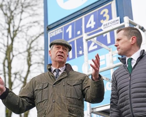 Farage's Fuel Price Stunt Falls Flat Amid War Tensions - Farage Delivers Energy Sermon At The Pump – Just Don’t Mention The War