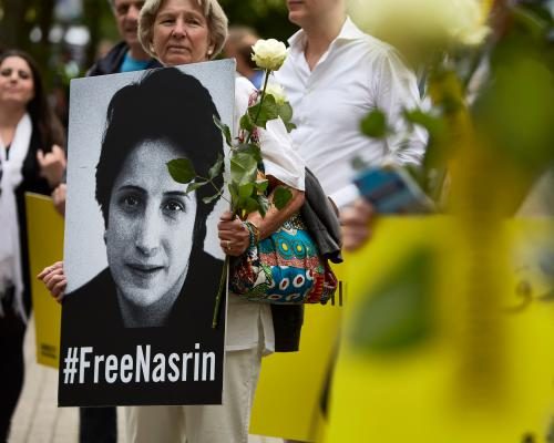 Iranian Human Rights Lawyer Nasrin Sotoudeh Arrested at Home - Award-winning Iranian Human Rights Lawyer Arrested In Tehran, Says Her Daughter
