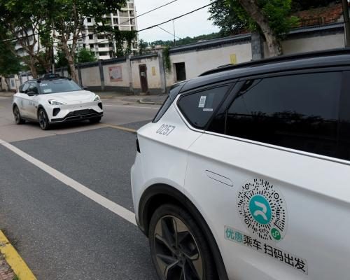 Wuhan's Robotaxi System Faces Major Outage, Stranding Passengers - Robotaxi Outage In China’s Wuhan Leaves Passengers Stranded In Moving Traffic