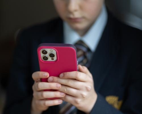 England to Enforce Mobile Phone Ban in Schools - Mobile Phones To Be Banned In Schools In England Under New Plans