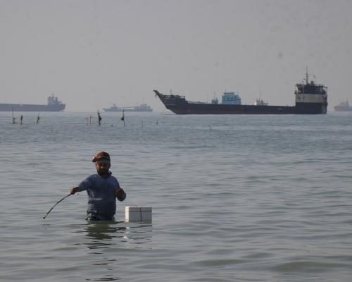 Trump Announces Initiative to Aid Ships Trapped in Gulf - Trump Says US Will ‘guide’ Trapped Ships From Gulf Amid ‘very Positive’ Talks With Iran